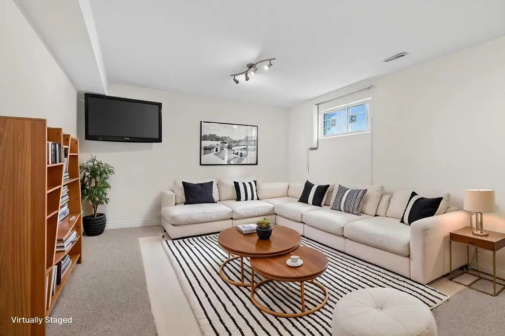 2011 6 Avenue NW Calgary AB T2N 0W6