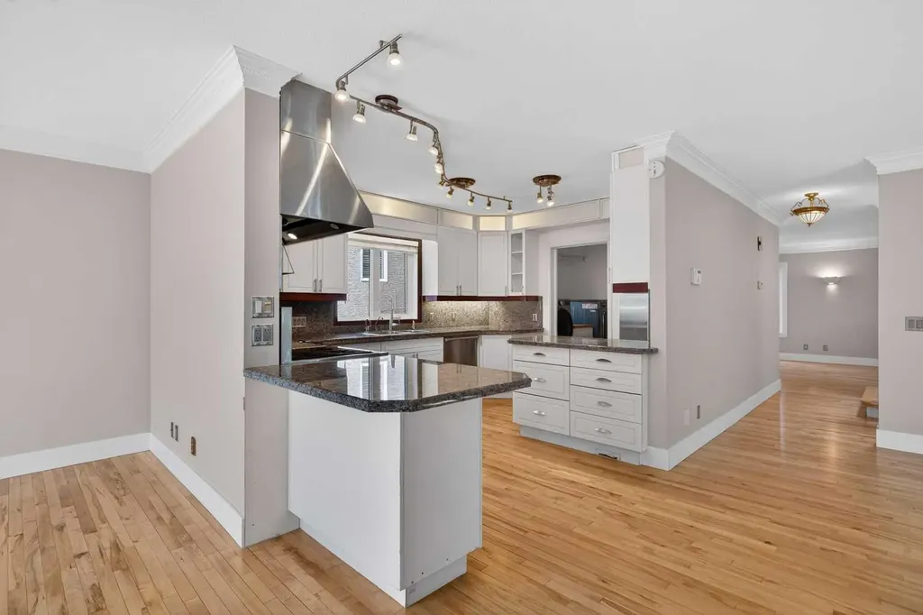 2011 6 Avenue NW Calgary AB T2N 0W6