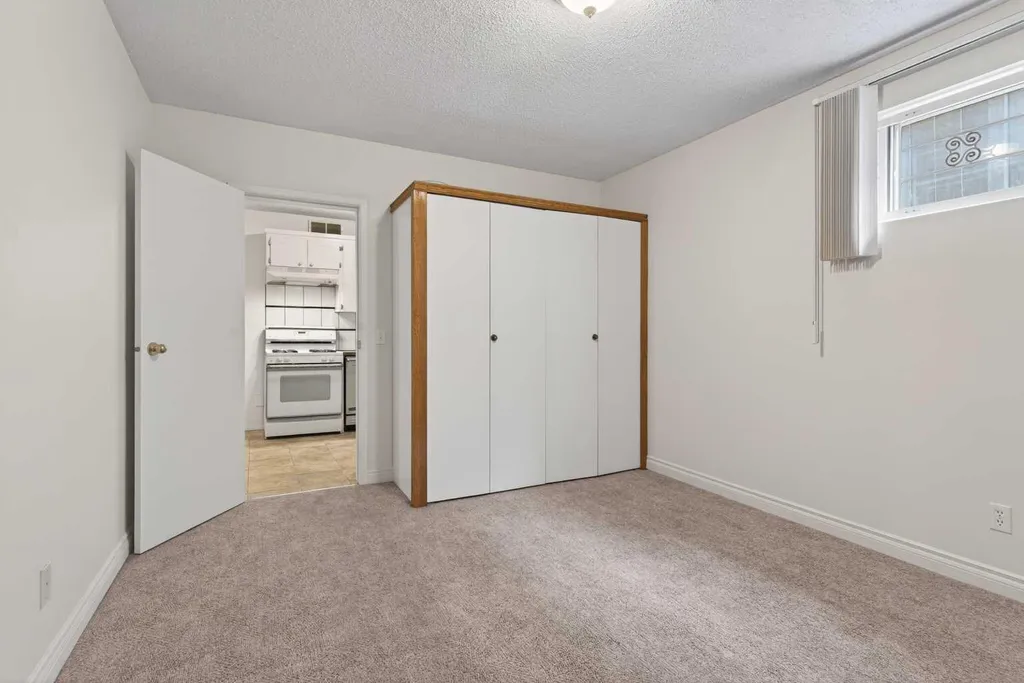 2011 6 Avenue NW Calgary AB T2N 0W6
