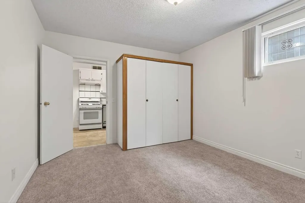 2011 6 Avenue NW Calgary AB T2N 0W6