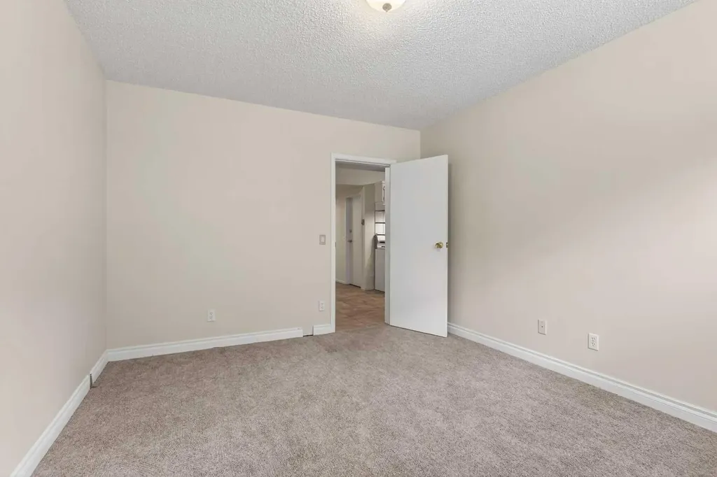 2011 6 Avenue NW Calgary AB T2N 0W6