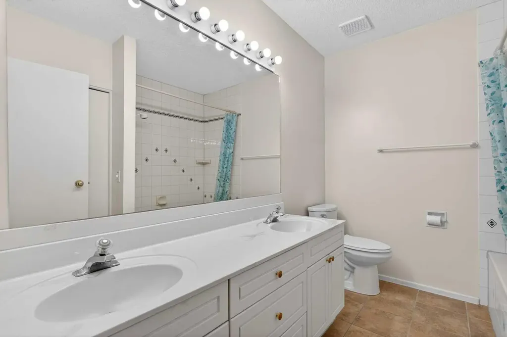 2011 6 Avenue NW Calgary AB T2N 0W6