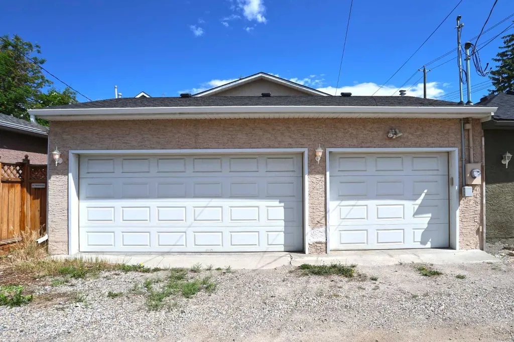 2011 6 Avenue NW Calgary AB T2N 0W6