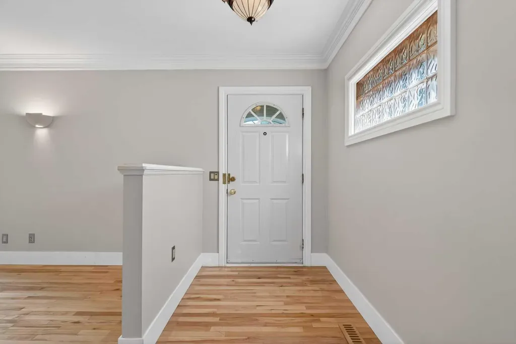 2011 6 Avenue NW Calgary AB T2N 0W6