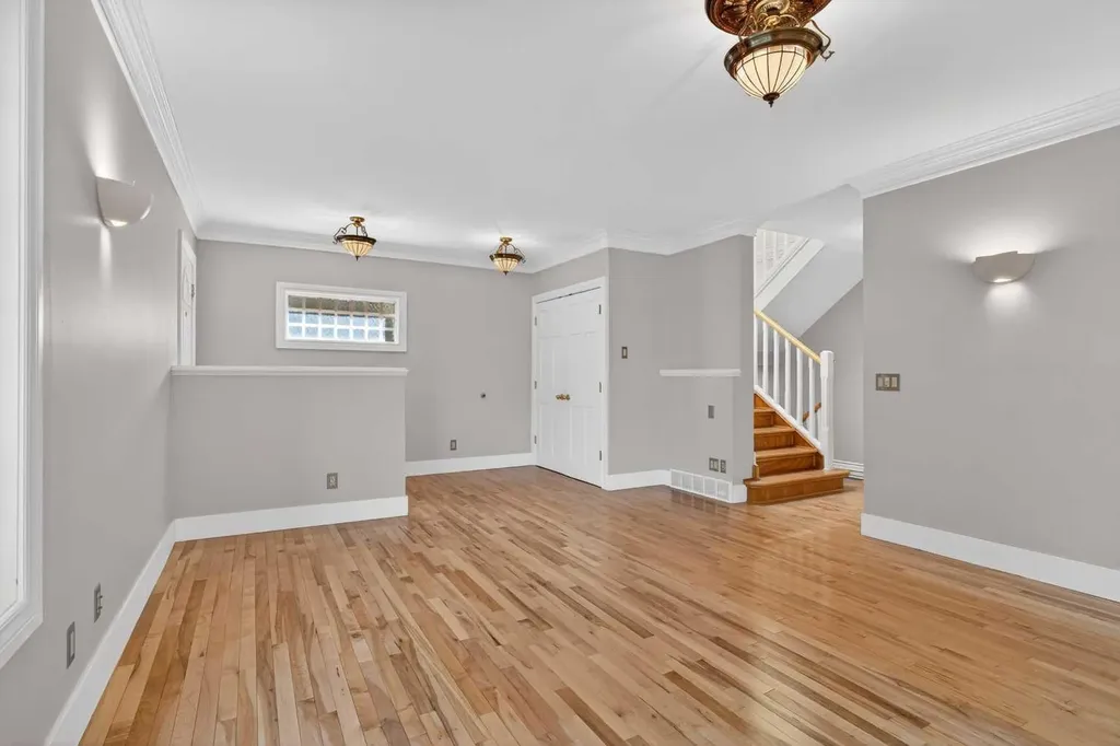 2011 6 Avenue NW Calgary AB T2N 0W6
