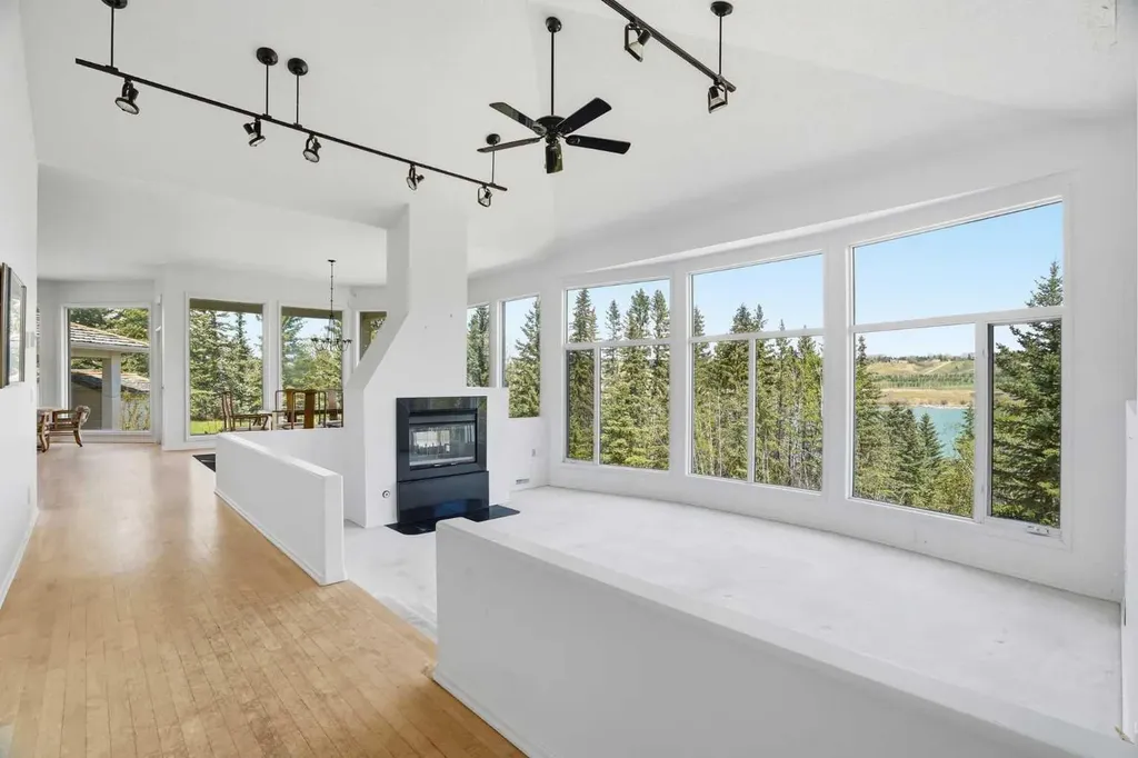 182 Emerald Bay Drive Rural Rocky View County AB T3Z 1E2