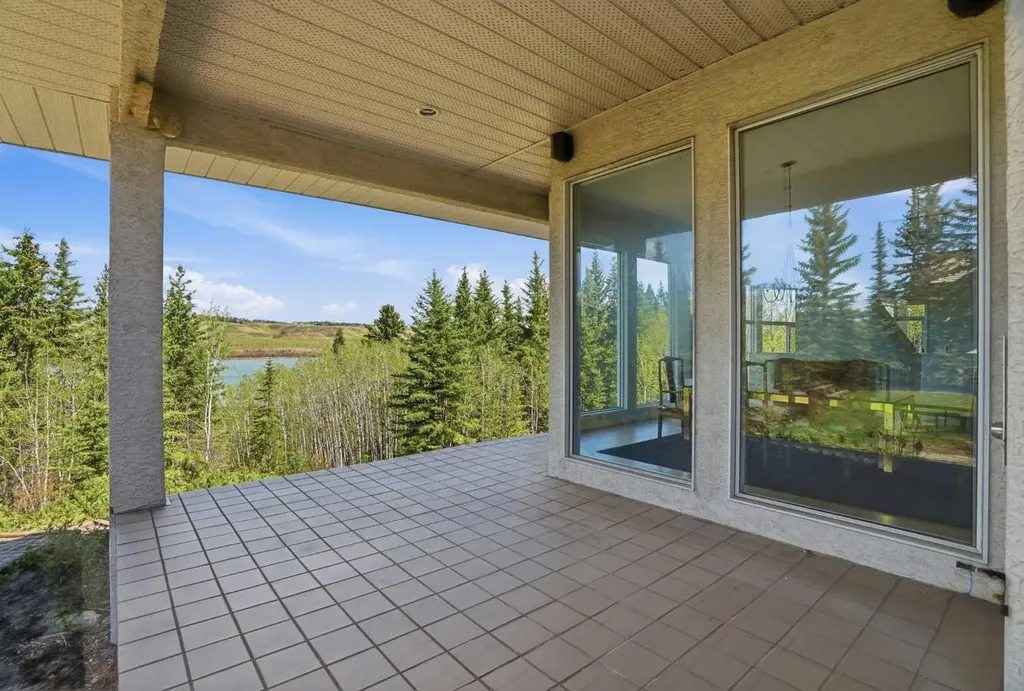 182 Emerald Bay Drive Rural Rocky View County AB T3Z 1E2