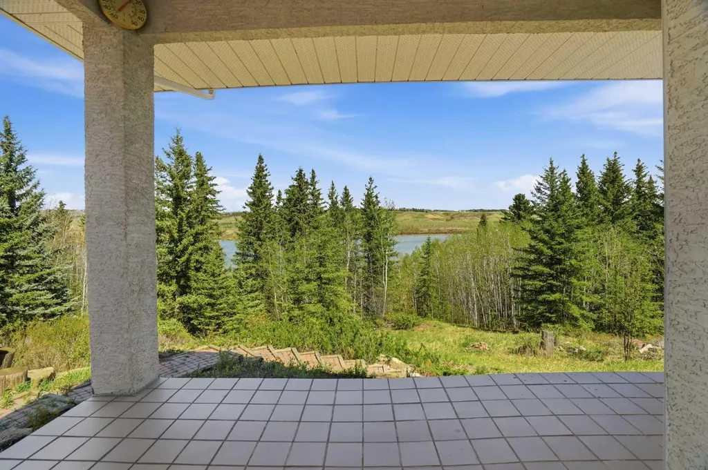 182 Emerald Bay Drive Rural Rocky View County AB T3Z 1E2
