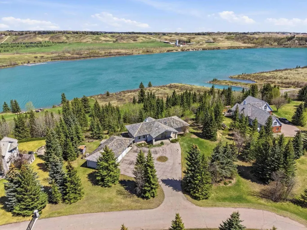 182 Emerald Bay Drive Rural Rocky View County AB T3Z 1E2