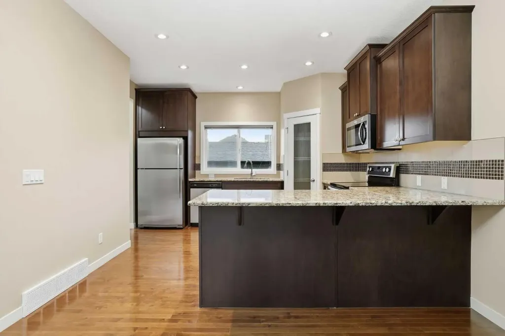 37 Nolanfield Manor NW Calgary AB T3R 0M3