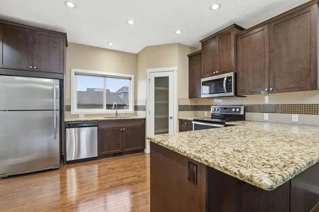 37 Nolanfield Manor NW Calgary AB T3R 0M3