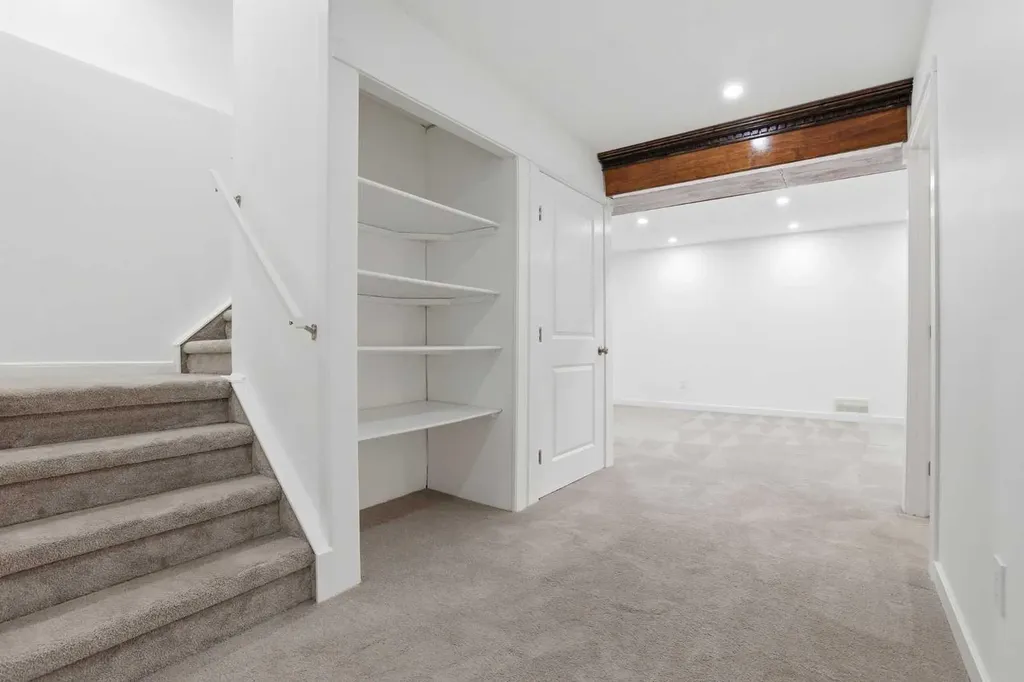 37 Nolanfield Manor NW Calgary AB T3R 0M3