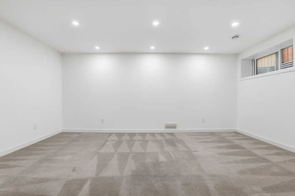 37 Nolanfield Manor NW Calgary AB T3R 0M3