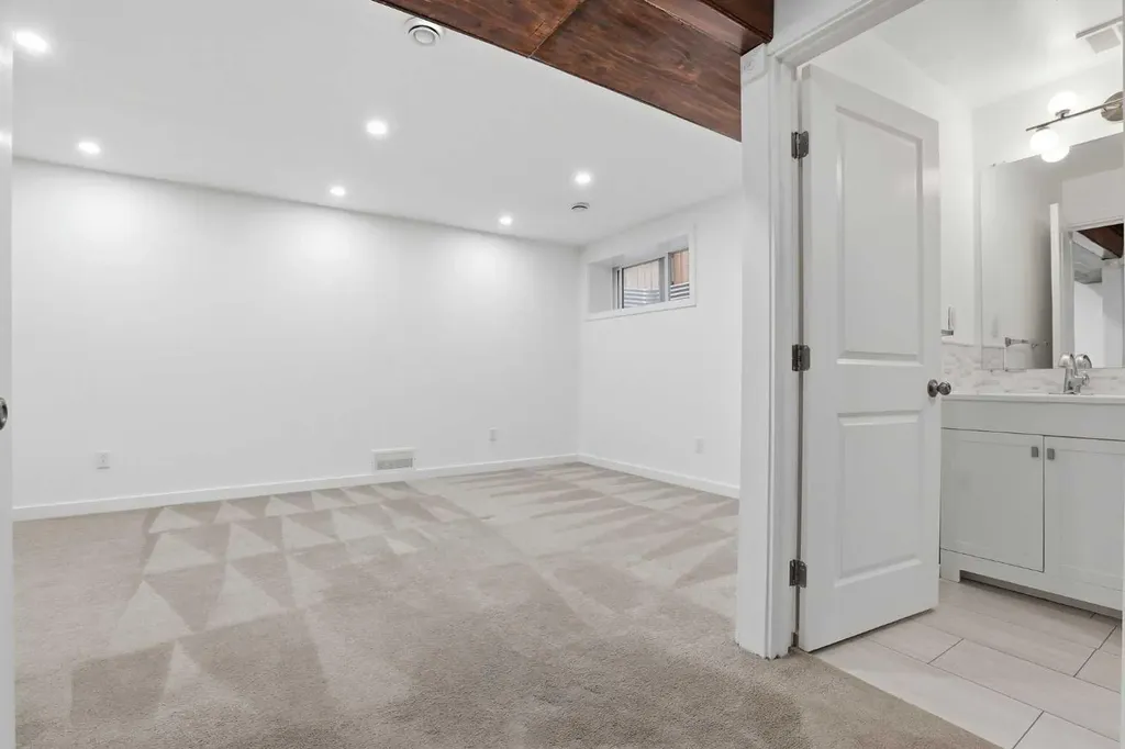 37 Nolanfield Manor NW Calgary AB T3R 0M3