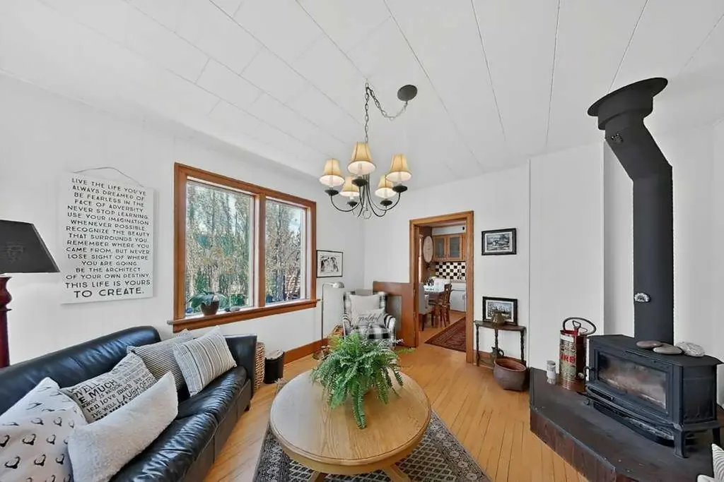2209 210 N Bellevue AB T0K0C0