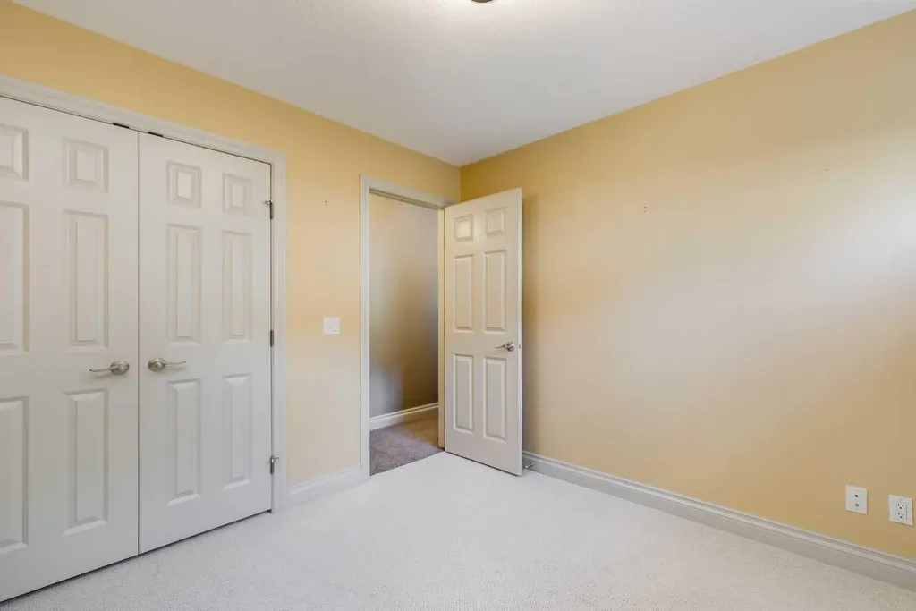30 Meadow Pointe Drive Heritage Pointe AB T1S 3M8