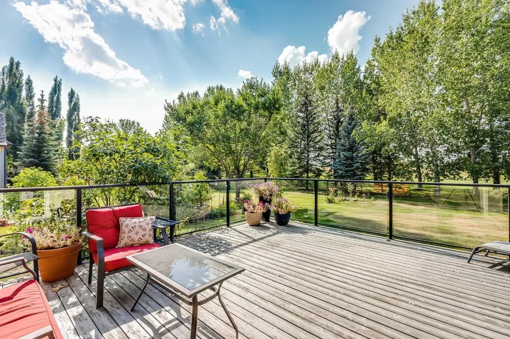 30 Meadow Pointe Drive Heritage Pointe AB T1S 3M8