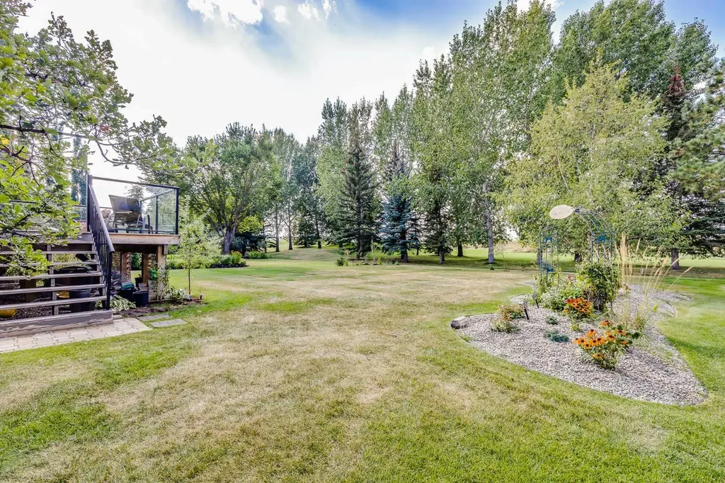30 Meadow Pointe Drive Heritage Pointe AB T1S 3M8