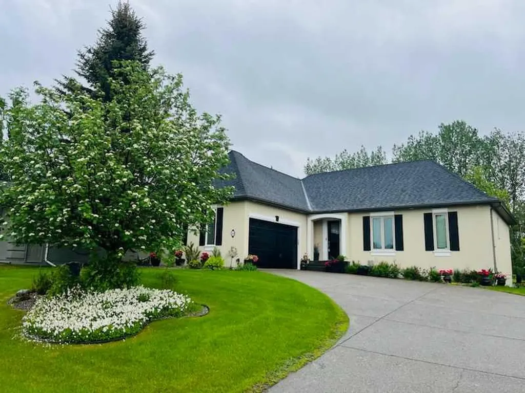 30 Meadow Pointe Drive Heritage Pointe AB T1S 3M8