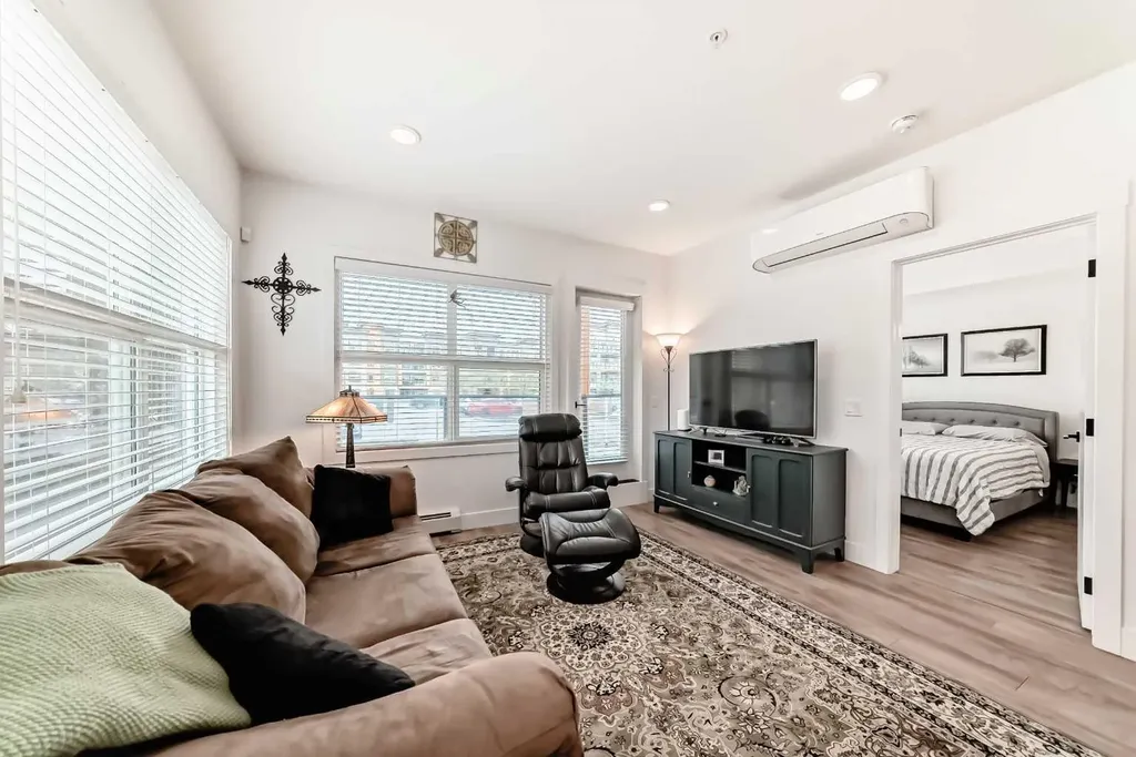 19621 40 Street SE Calgary AB T3H 3B2