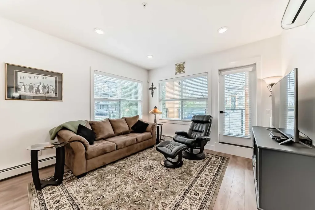 19621 40 Street SE Calgary AB T3H 3B2
