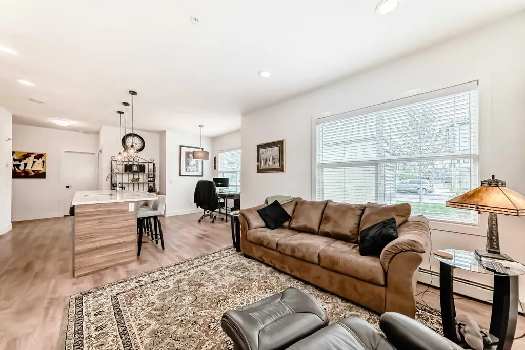 19621 40 Street SE Calgary AB T3H 3B2