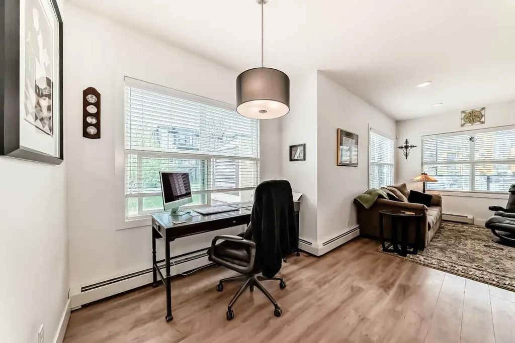 19621 40 Street SE Calgary AB T3H 3B2