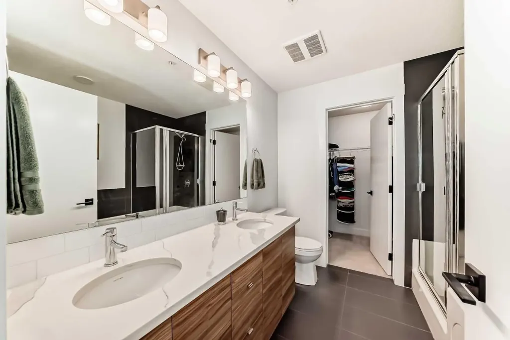 19621 40 Street SE Calgary AB T3H 3B2