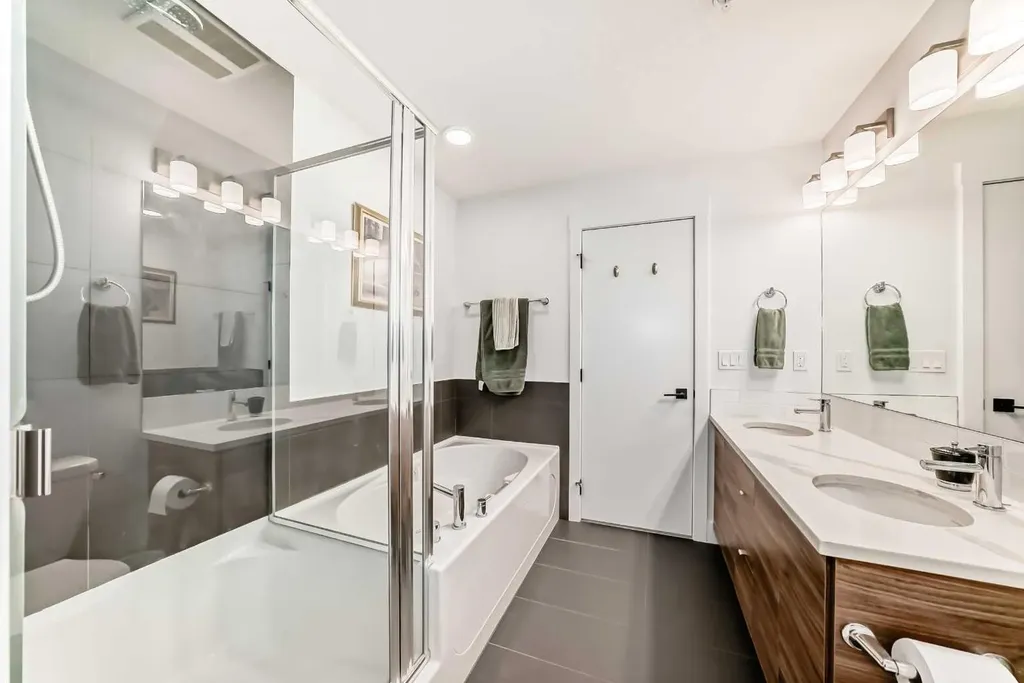 19621 40 Street SE Calgary AB T3H 3B2