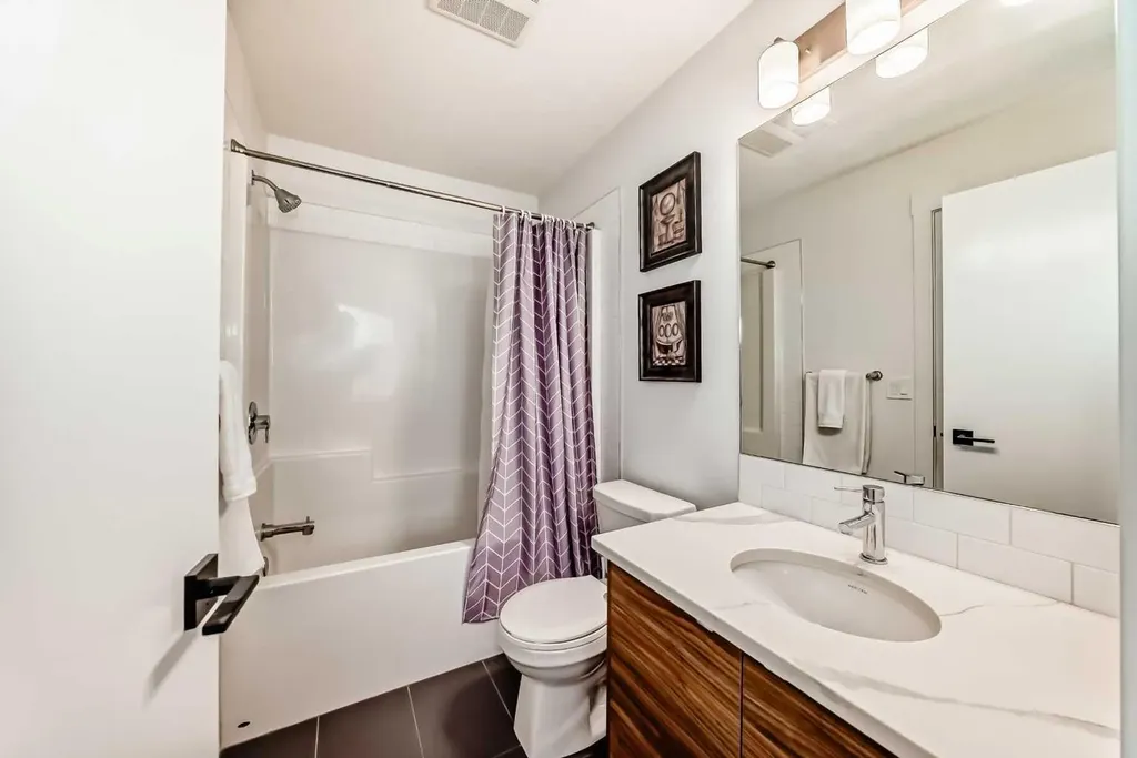 19621 40 Street SE Calgary AB T3H 3B2