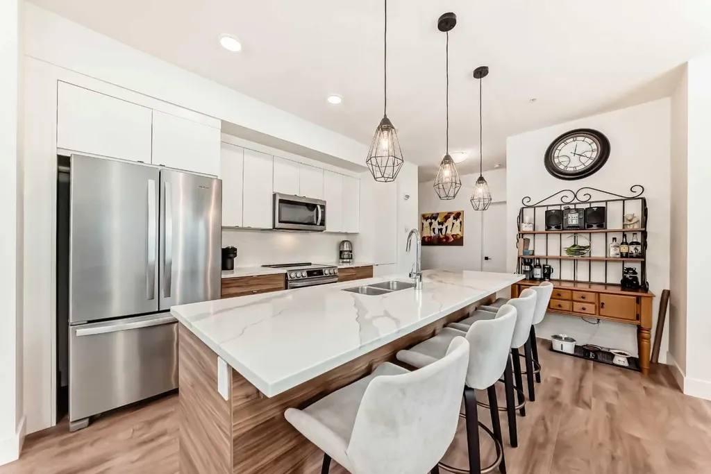 19621 40 Street SE Calgary AB T3H 3B2