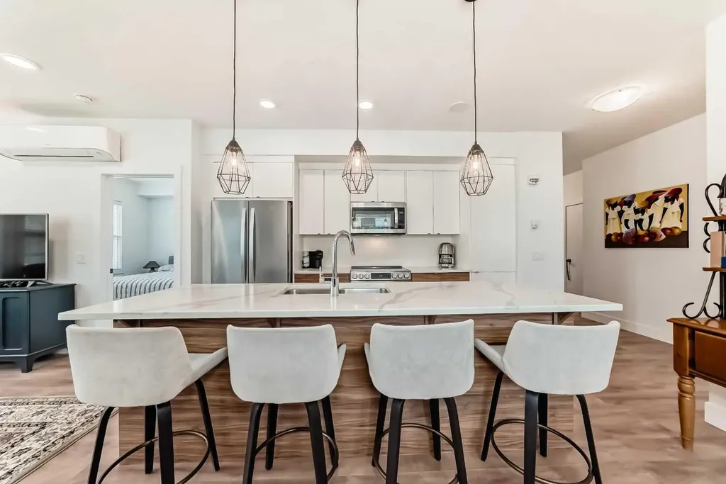 19621 40 Street SE Calgary AB T3H 3B2