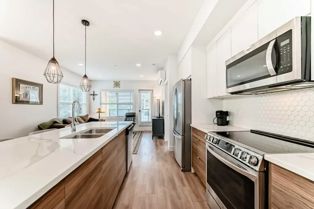 19621 40 Street SE Calgary AB T3H 3B2