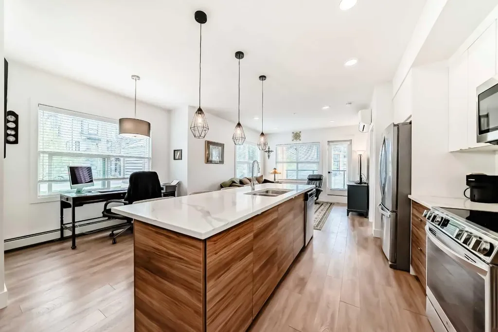 19621 40 Street SE Calgary AB T3H 3B2