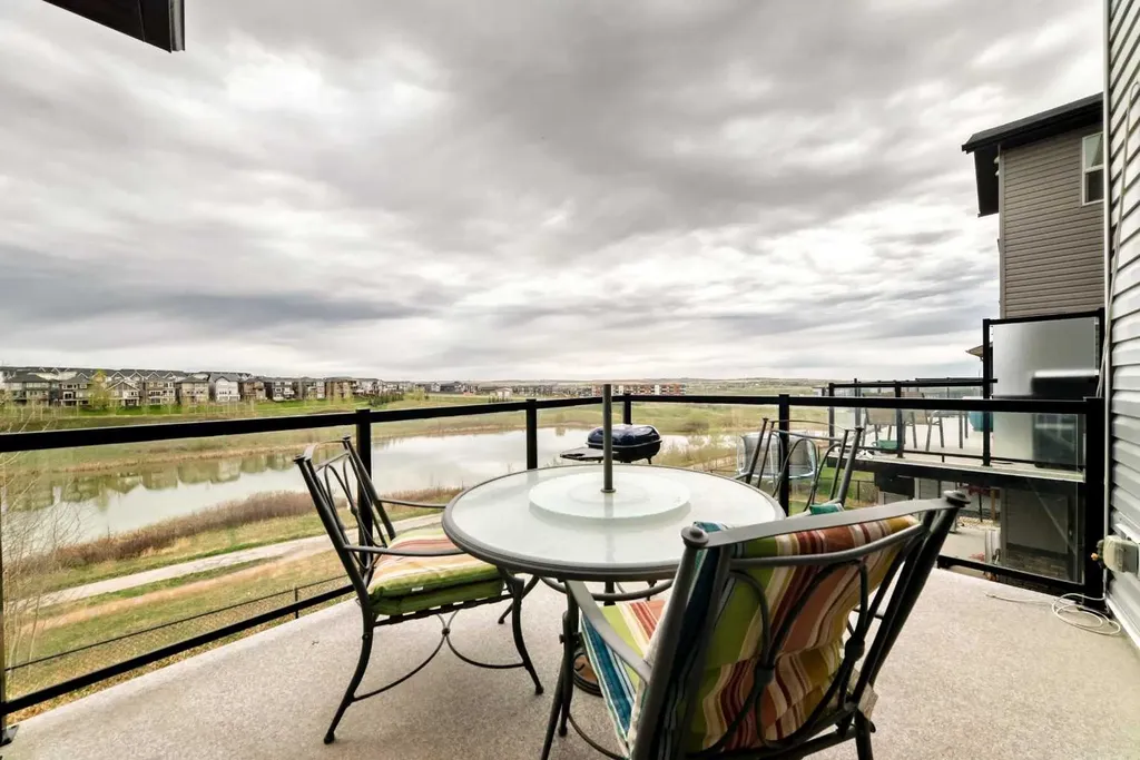 91 Nolanfield Crescent NW Calgary AB T3R 0L6