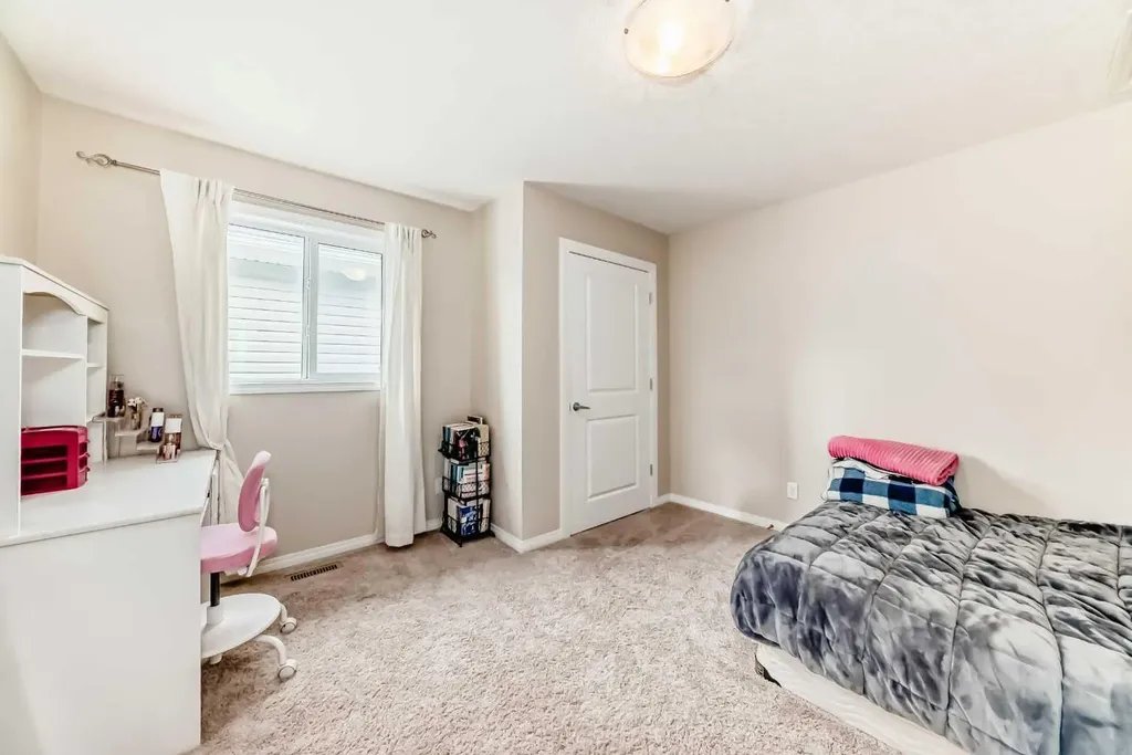 91 Nolanfield Crescent NW Calgary AB T3R 0L6