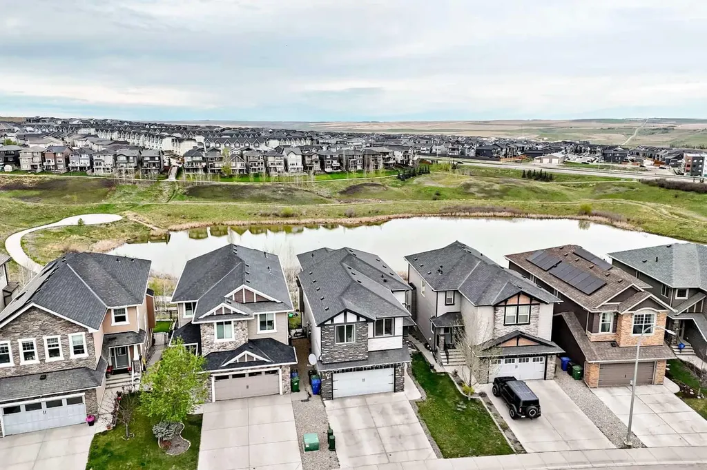 91 Nolanfield Crescent NW Calgary AB T3R 0L6