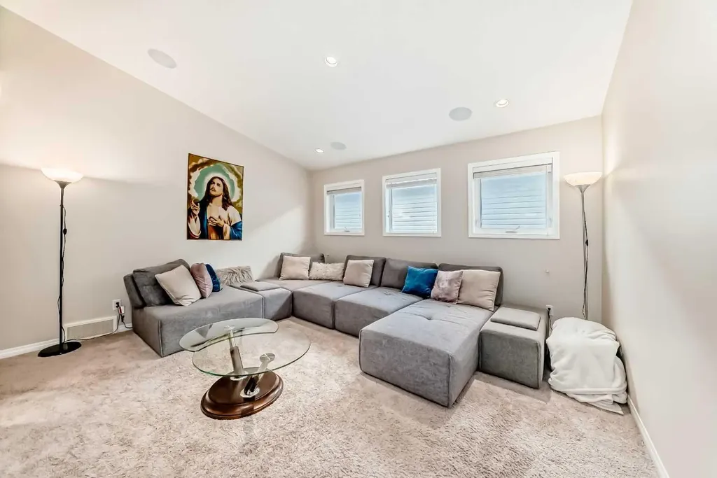 91 Nolanfield Crescent NW Calgary AB T3R 0L6