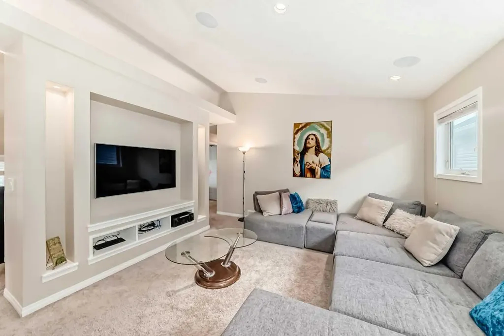 91 Nolanfield Crescent NW Calgary AB T3R 0L6