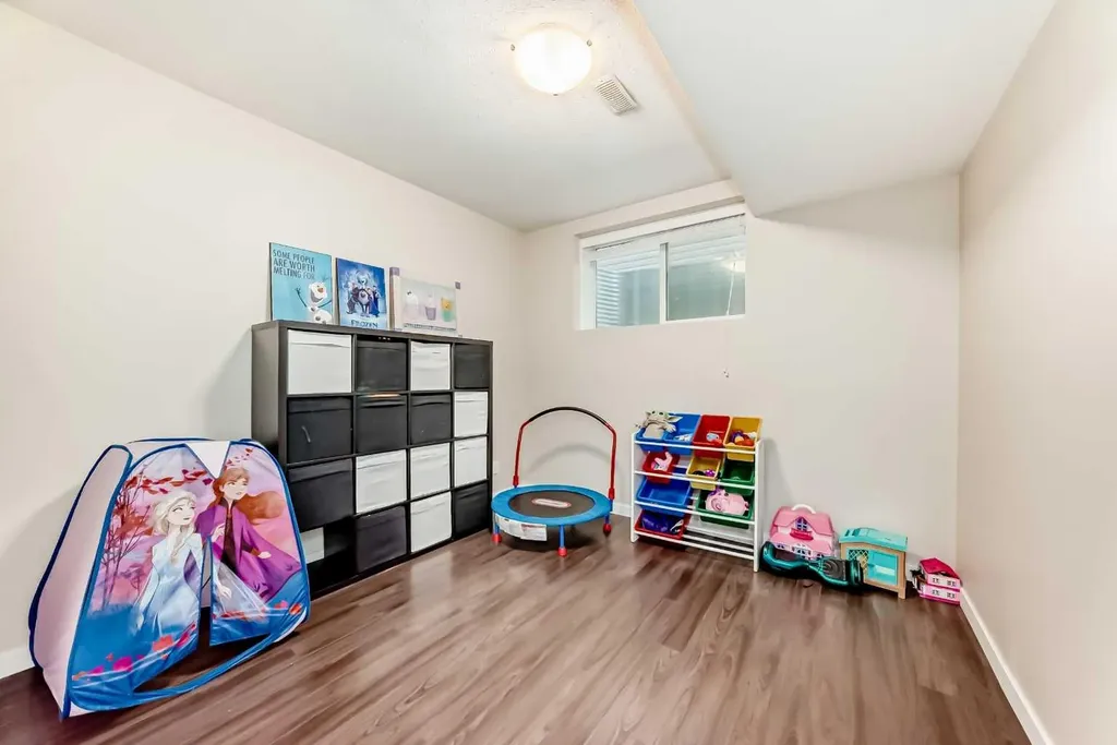 91 Nolanfield Crescent NW Calgary AB T3R 0L6