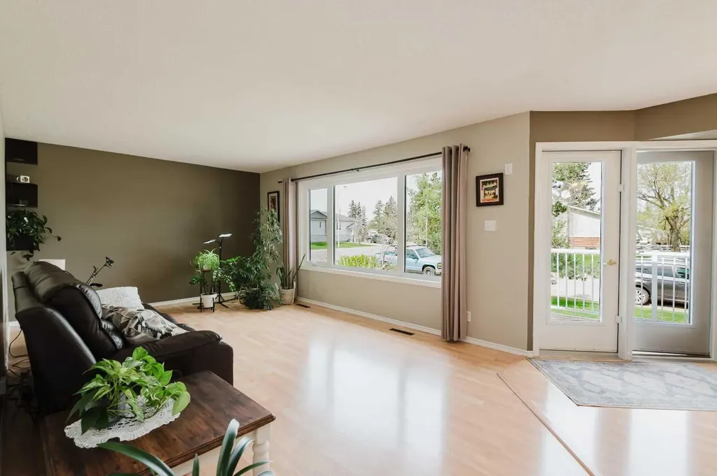 10253 112 Avenue Grande Prairie AB T8V 1V9