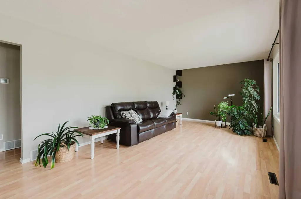 10253 112 Avenue Grande Prairie AB T8V 1V9