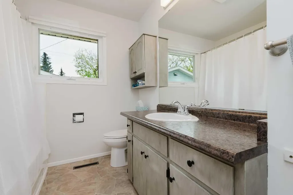 10253 112 Avenue Grande Prairie AB T8V 1V9
