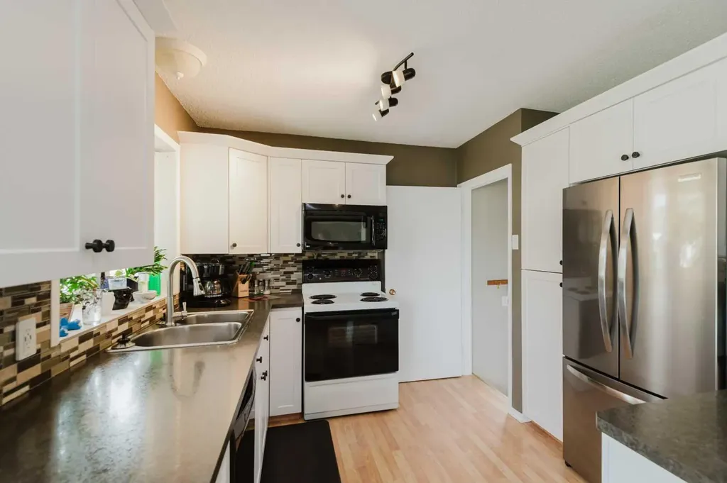 10253 112 Avenue Grande Prairie AB T8V 1V9