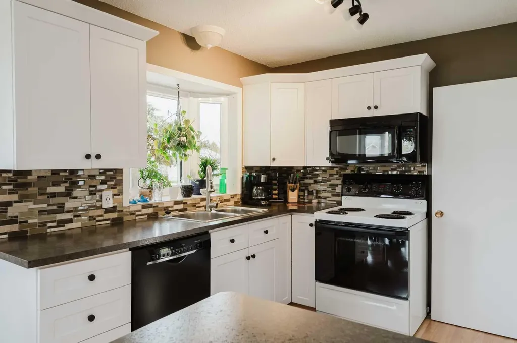10253 112 Avenue Grande Prairie AB T8V 1V9