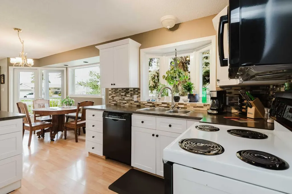 10253 112 Avenue Grande Prairie AB T8V 1V9