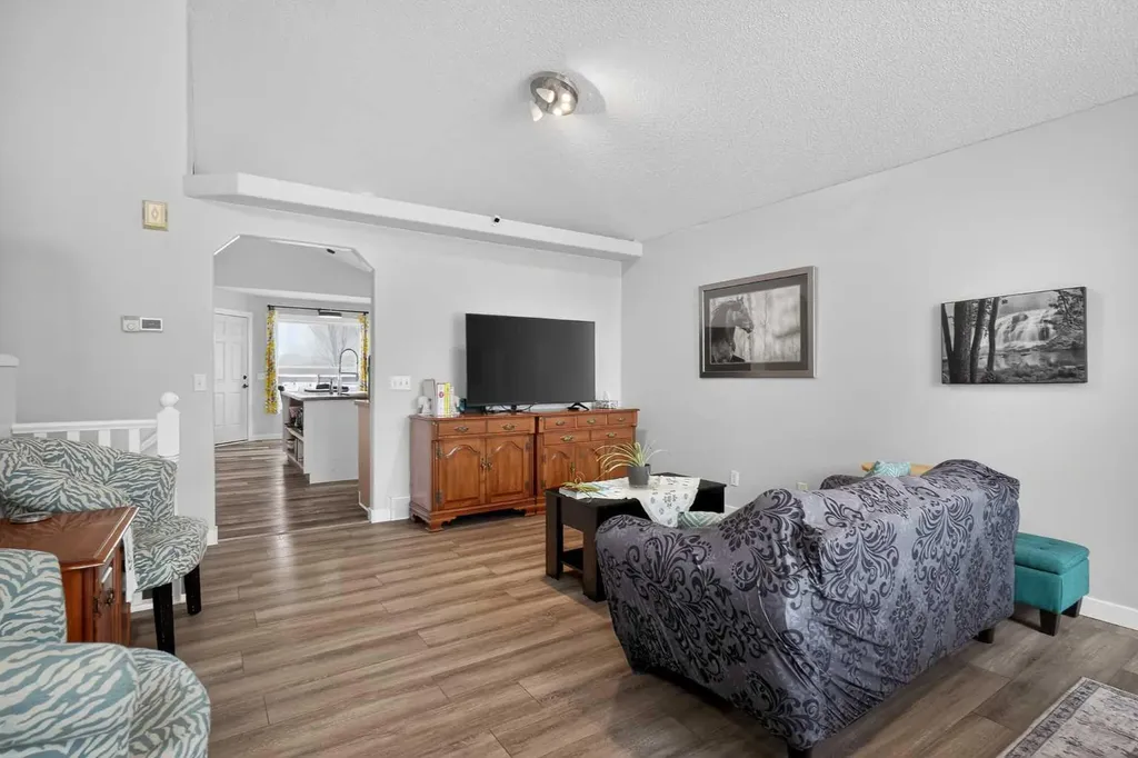 38 Canoe Circle SW Airdrie AB T4B2L6