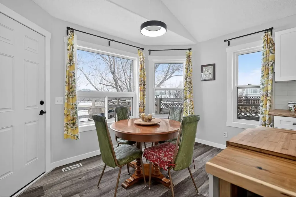 38 Canoe Circle SW Airdrie AB T4B2L6