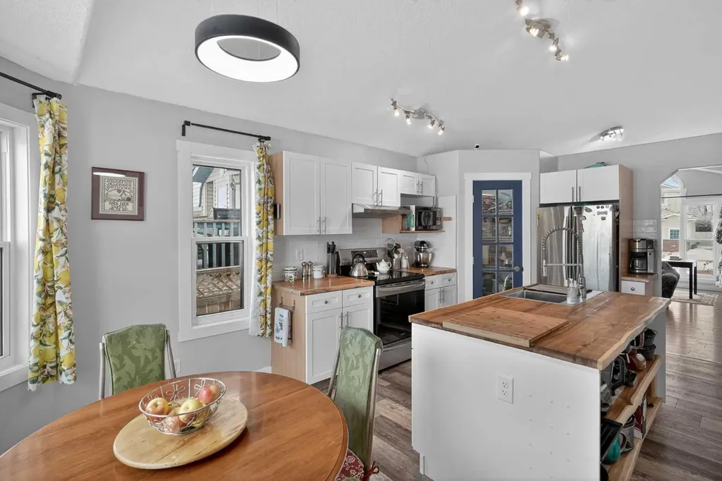 38 Canoe Circle SW Airdrie AB T4B2L6