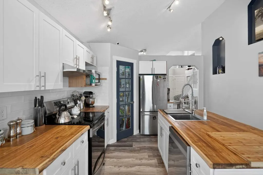 38 Canoe Circle SW Airdrie AB T4B2L6
